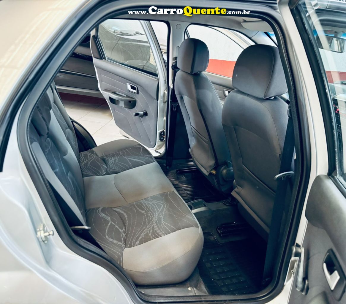 FIAT   SIENA EL 1.4 MPI FIRE FLEX 8V 4P   PRATA 2013 1.4 FLEX - Loja