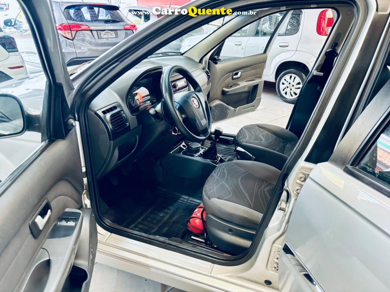 FIAT   SIENA EL 1.4 MPI FIRE FLEX 8V 4P   PRATA 2013 1.4 FLEX - Loja