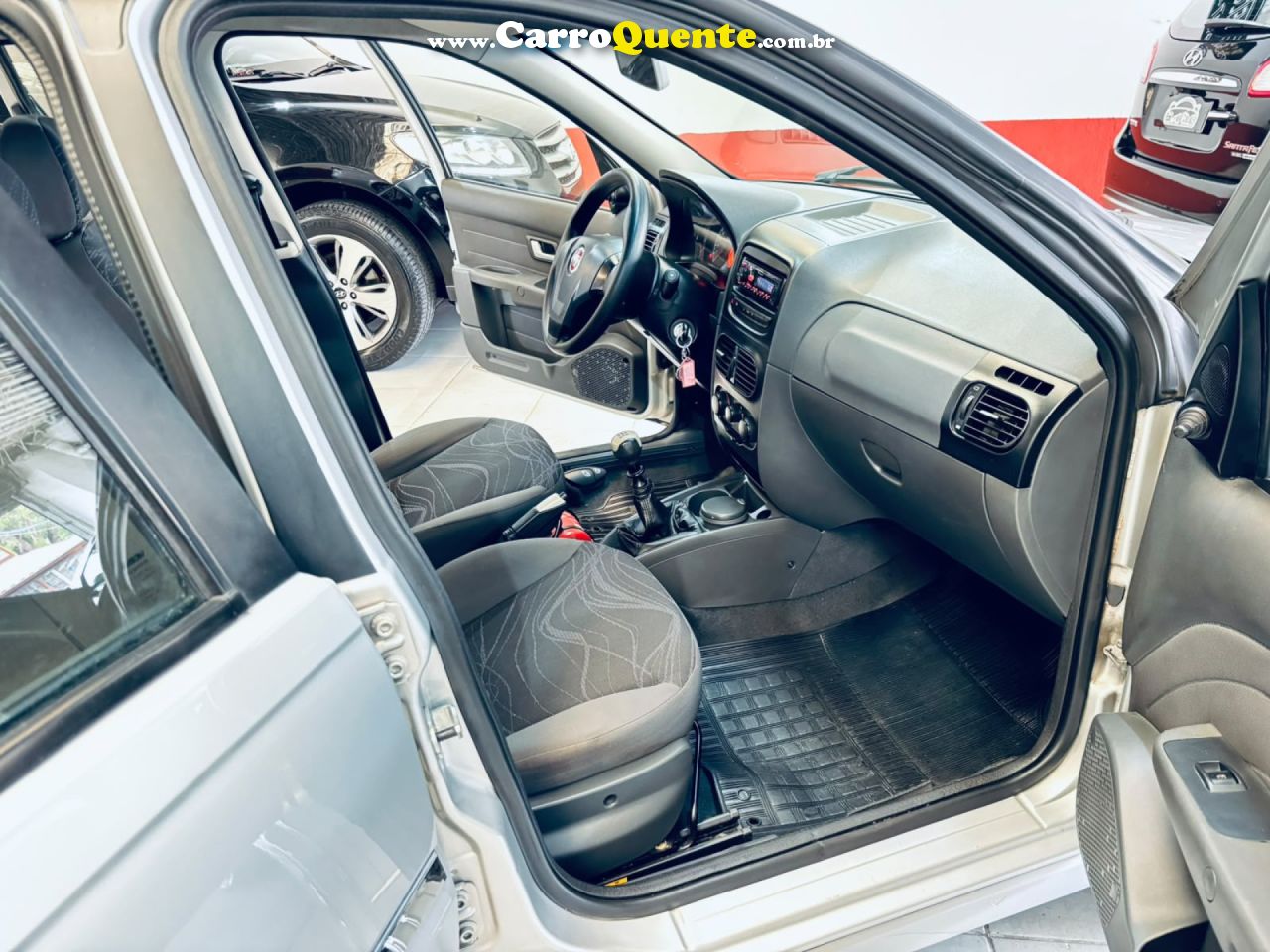 FIAT   SIENA EL 1.4 MPI FIRE FLEX 8V 4P   PRATA 2013 1.4 FLEX - Loja