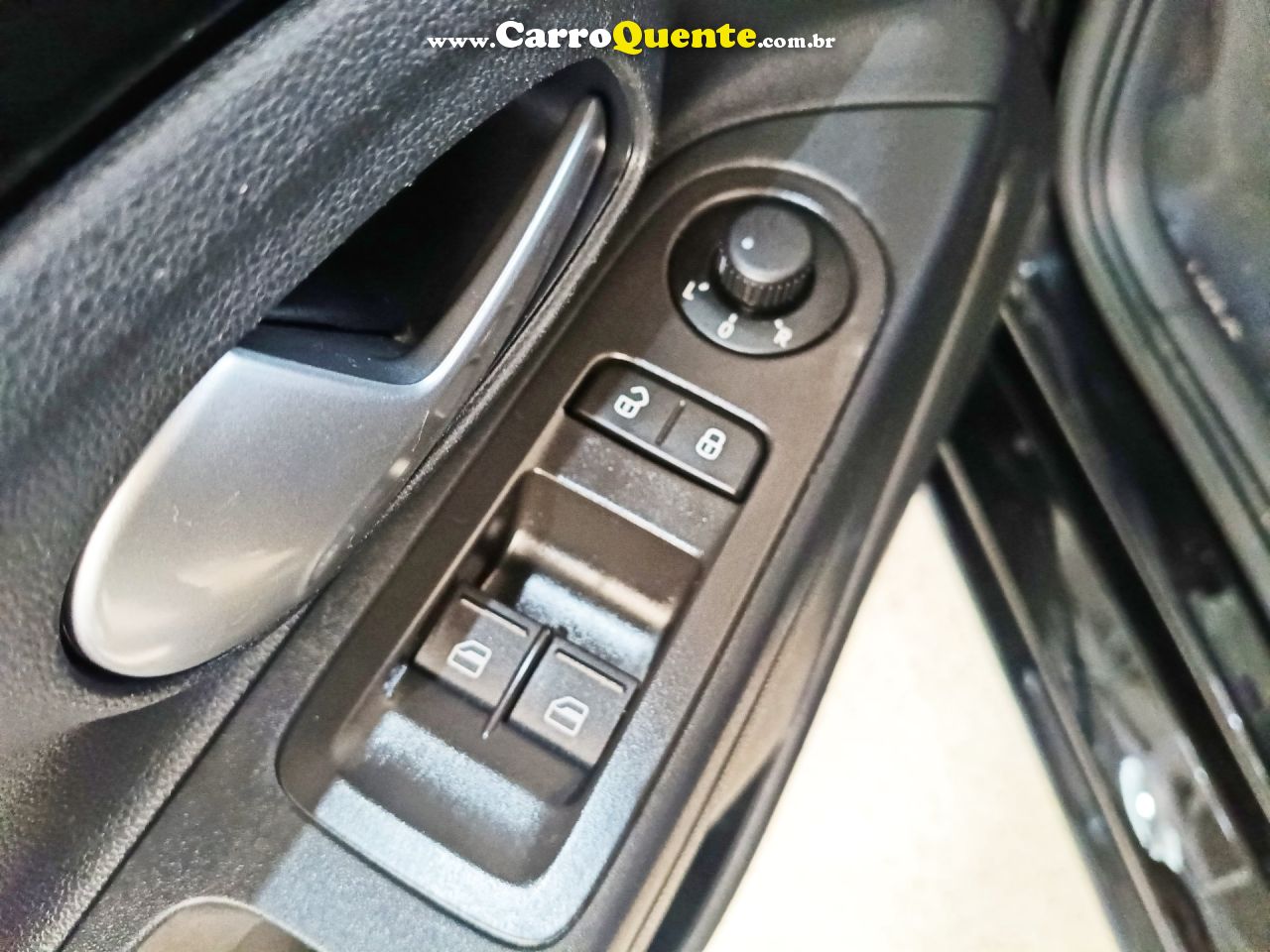 VOLKSWAGEN UP 1.0 MPI MOVE UP 12V 2019 - Loja