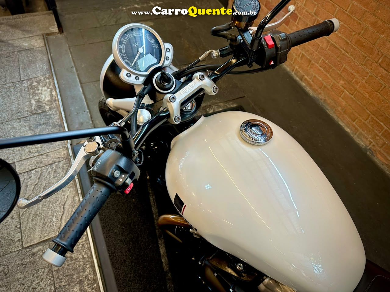 TRIUMPH STREET TWIN 2019 - Loja