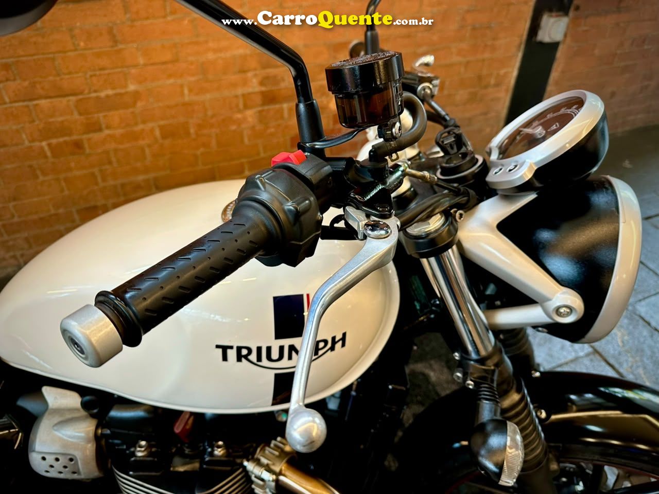 TRIUMPH STREET TWIN 2019 - Loja