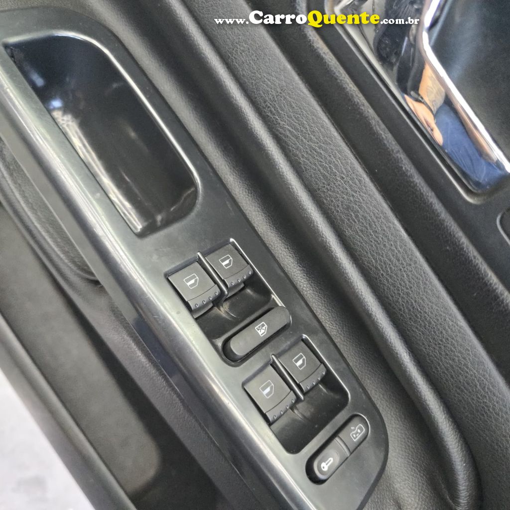 VOLKSWAGEN GOLF 2.0 MI 8V 2003 - Loja