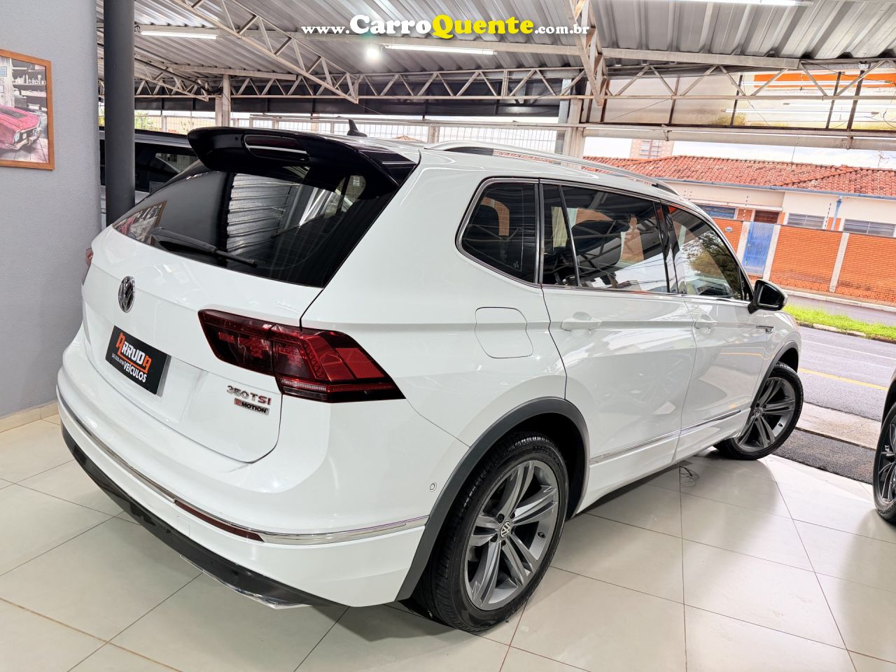 VOLKSWAGEN   TIGUAN ALLSPAC R-LINE 350 TSI 2.0 4X4   BRANCO 2019 2.0 GASOLINA - Loja