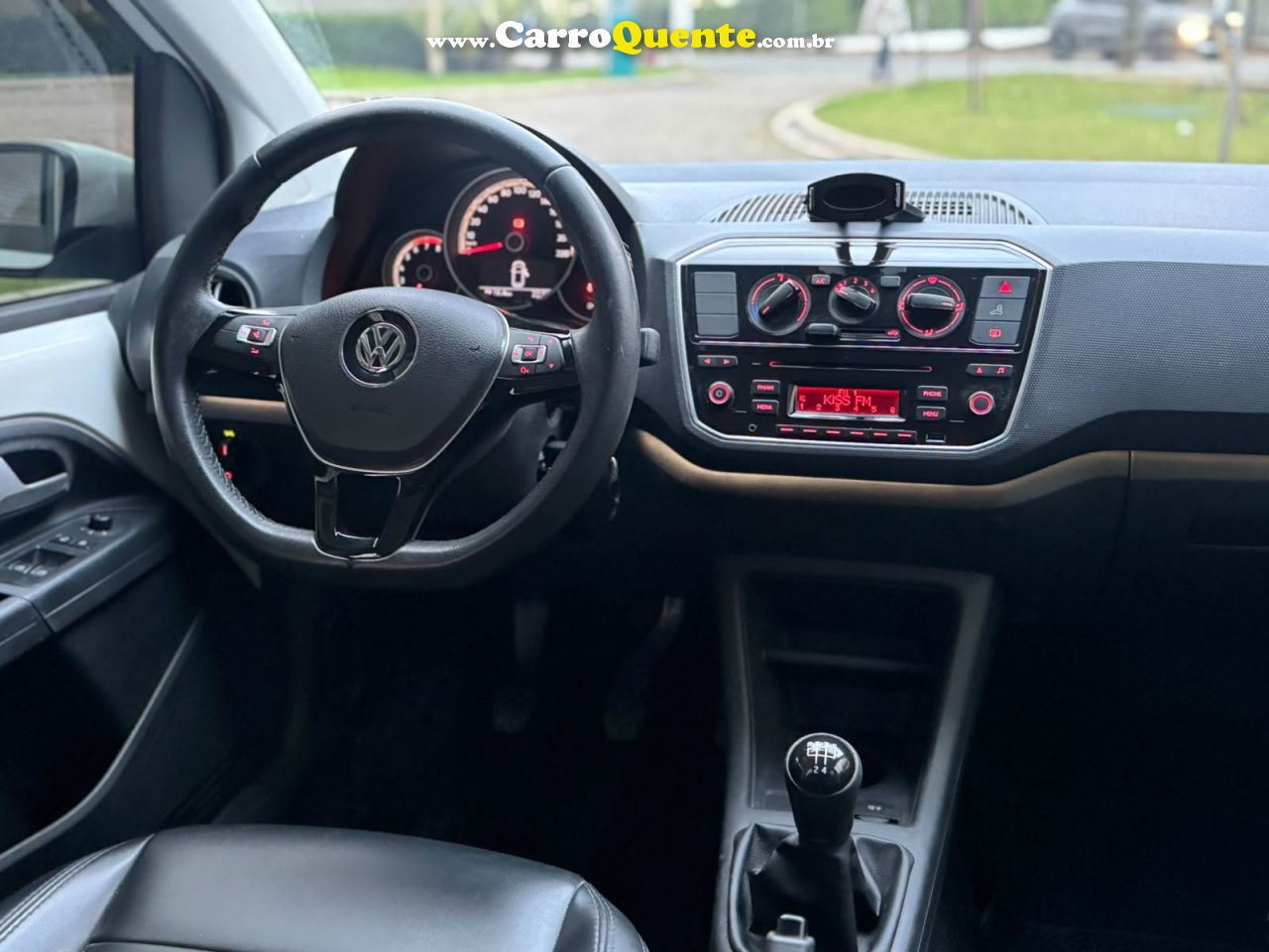 VOLKSWAGEN UP 1.0 TSI MOVE UP 12V 2019 - Loja