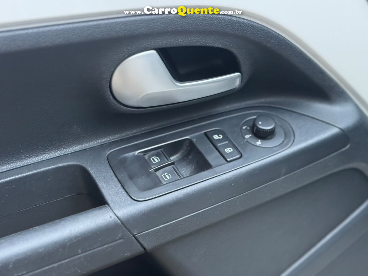 VOLKSWAGEN UP 1.0 TSI MOVE UP 12V 2019 - Loja