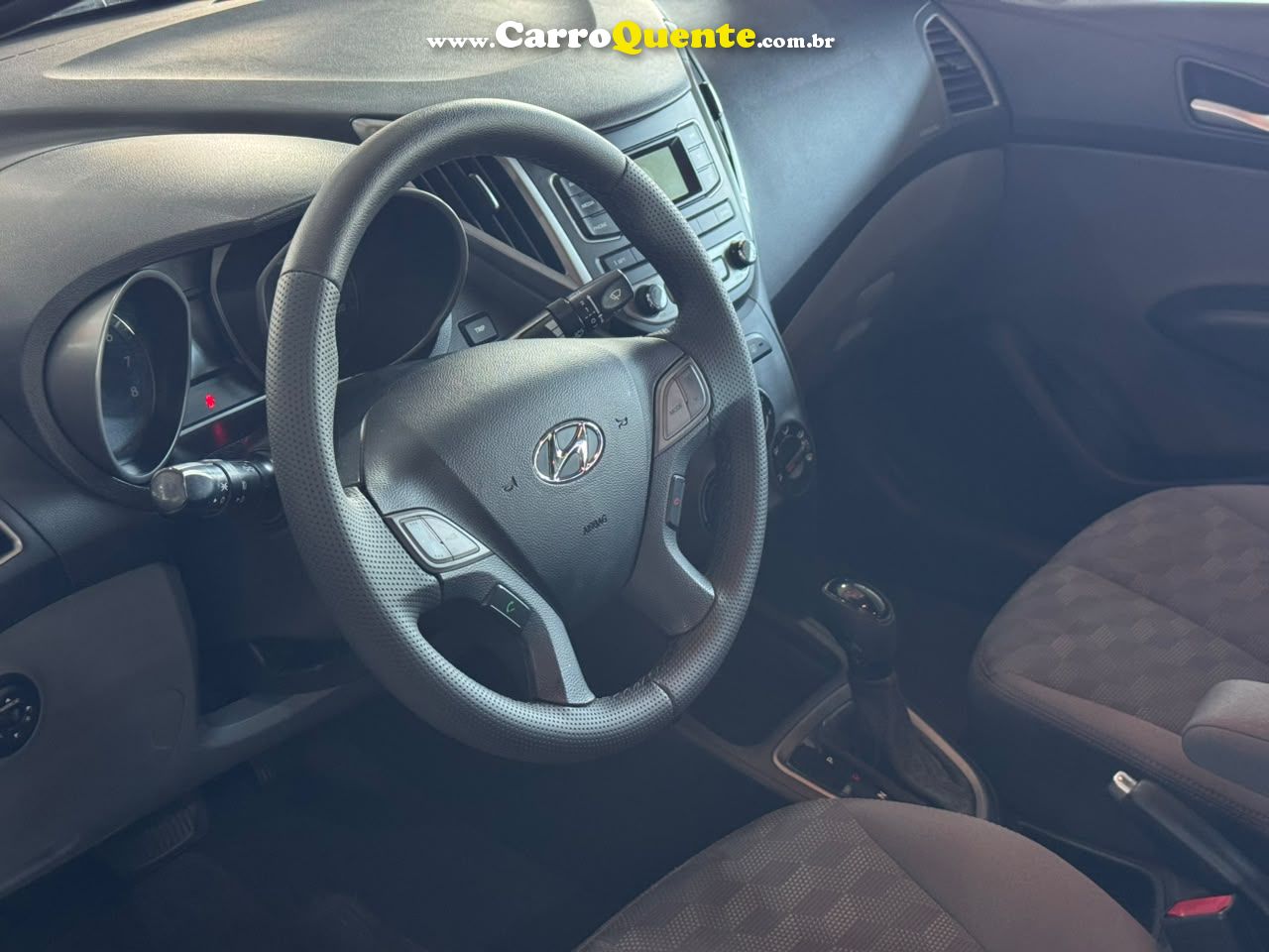 HYUNDAI HB20S 1.6 COMFORT PLUS 16V 2016 - Loja