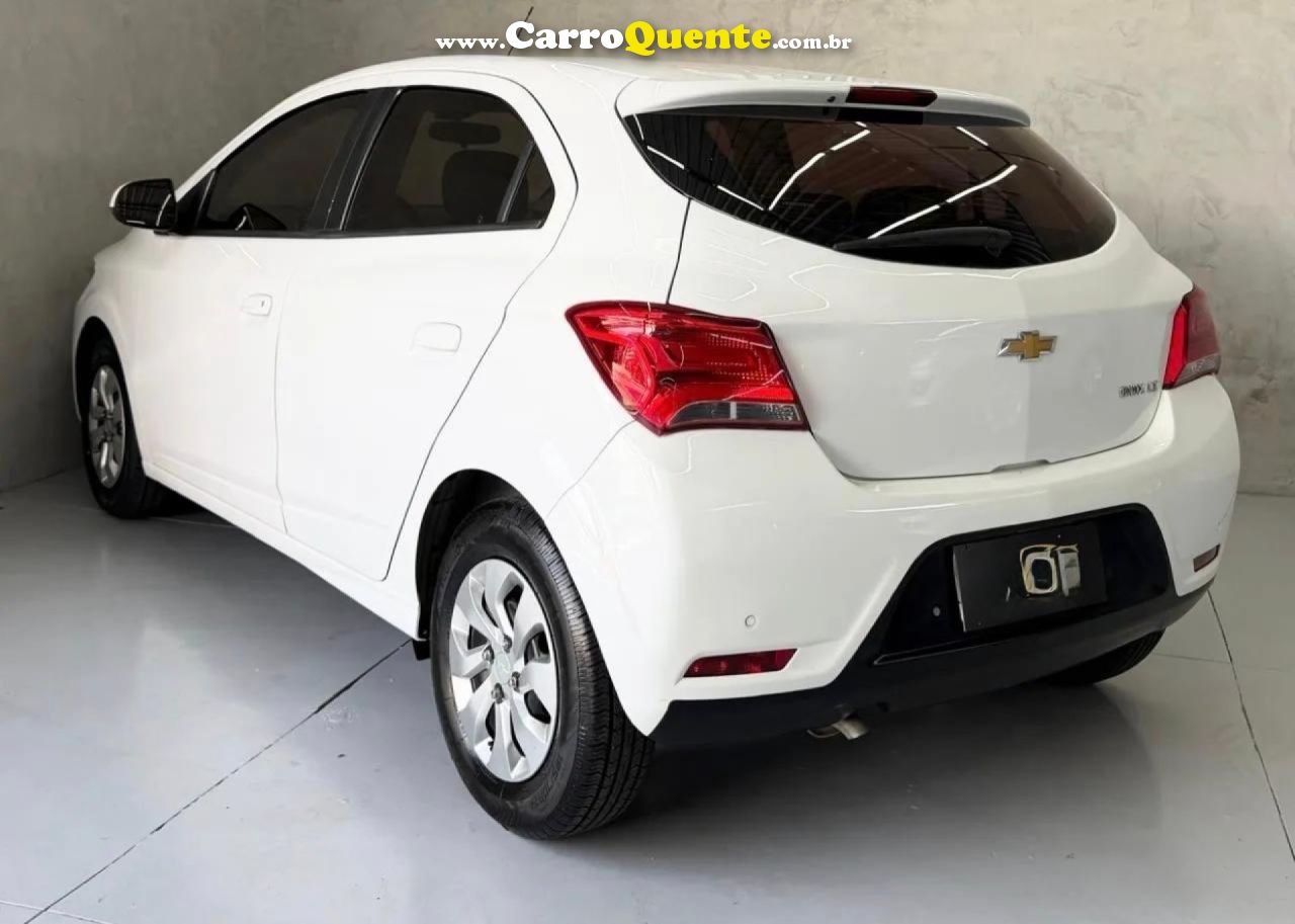 CHEVROLET   ONIX HATCH LT 1.0 8V FLEXPOWER 5P MEC.   BRANCO 2019 1.0 FLEX - Loja