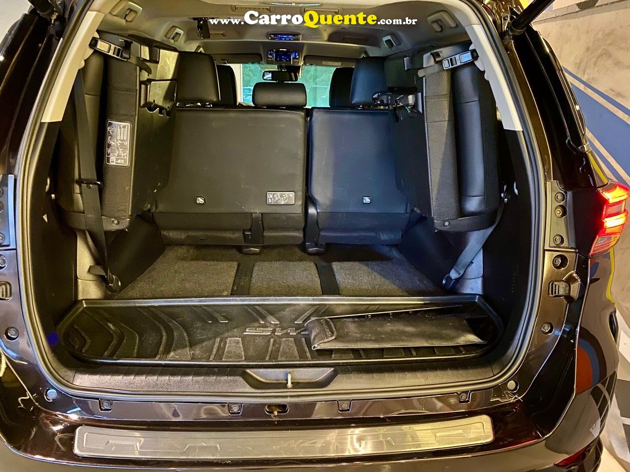 TOYOTA HILUX SW4 2.8 D-4D TURBO SRX PLATINUM 7L 4X4 2024 - Loja