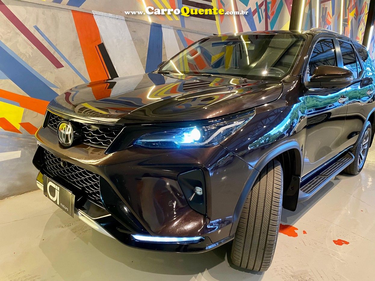 TOYOTA HILUX SW4 2.8 D-4D TURBO SRX PLATINUM 7L 4X4 2024 - Loja