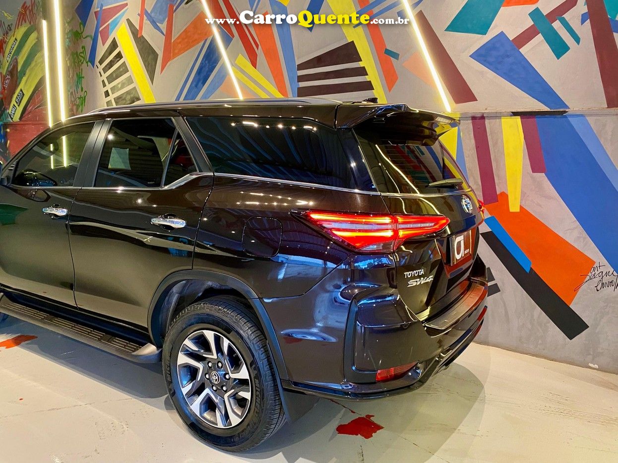 TOYOTA HILUX SW4 2.8 D-4D TURBO SRX PLATINUM 7L 4X4 2024 - Loja