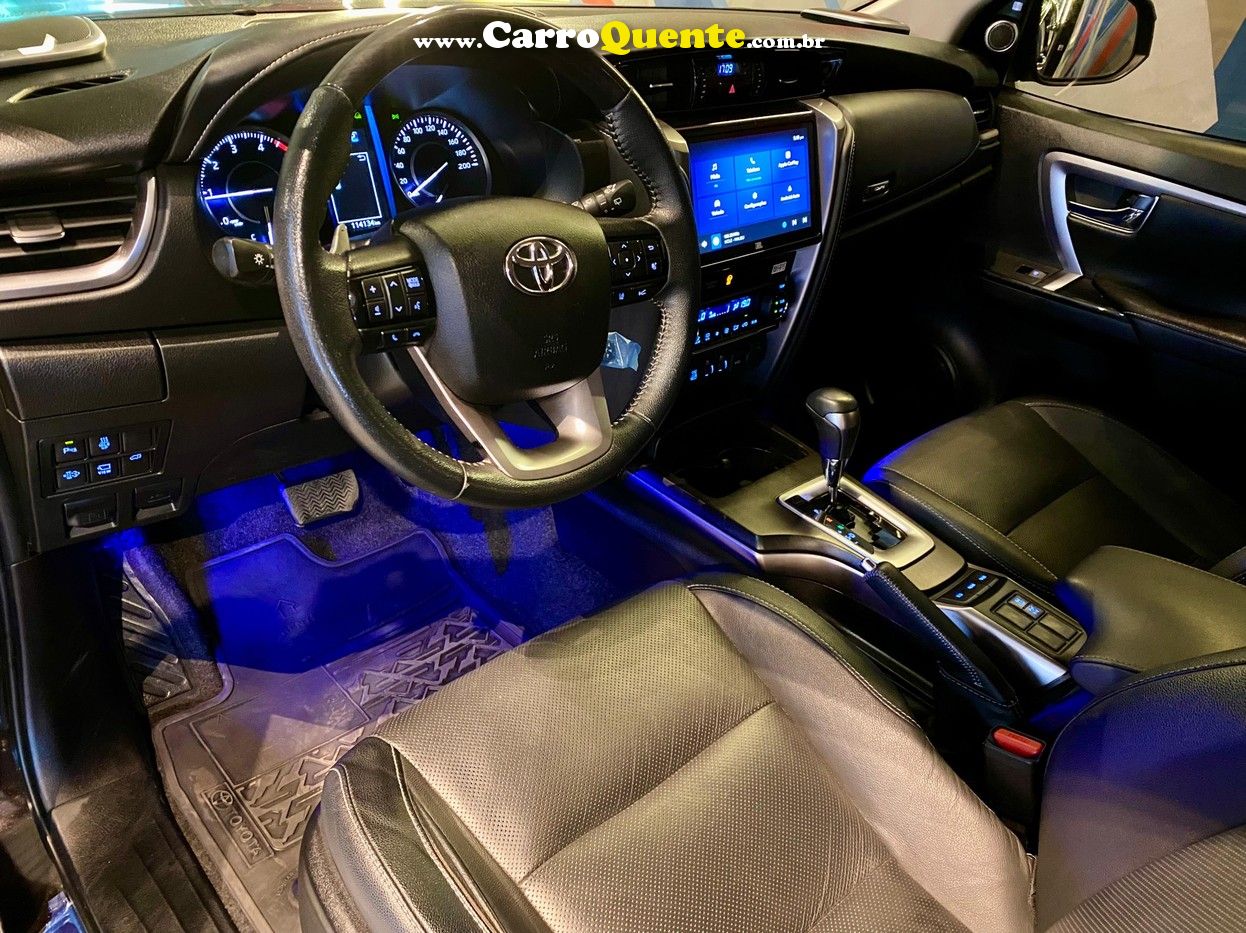 TOYOTA HILUX SW4 2.8 D-4D TURBO SRX PLATINUM 7L 4X4 2024 - Loja