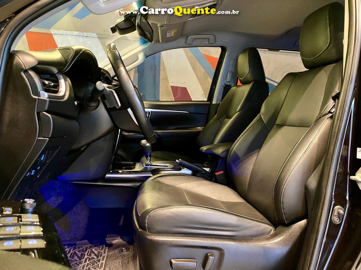 TOYOTA HILUX SW4 2.8 D-4D TURBO SRX PLATINUM 7L 4X4 2024 - Loja
