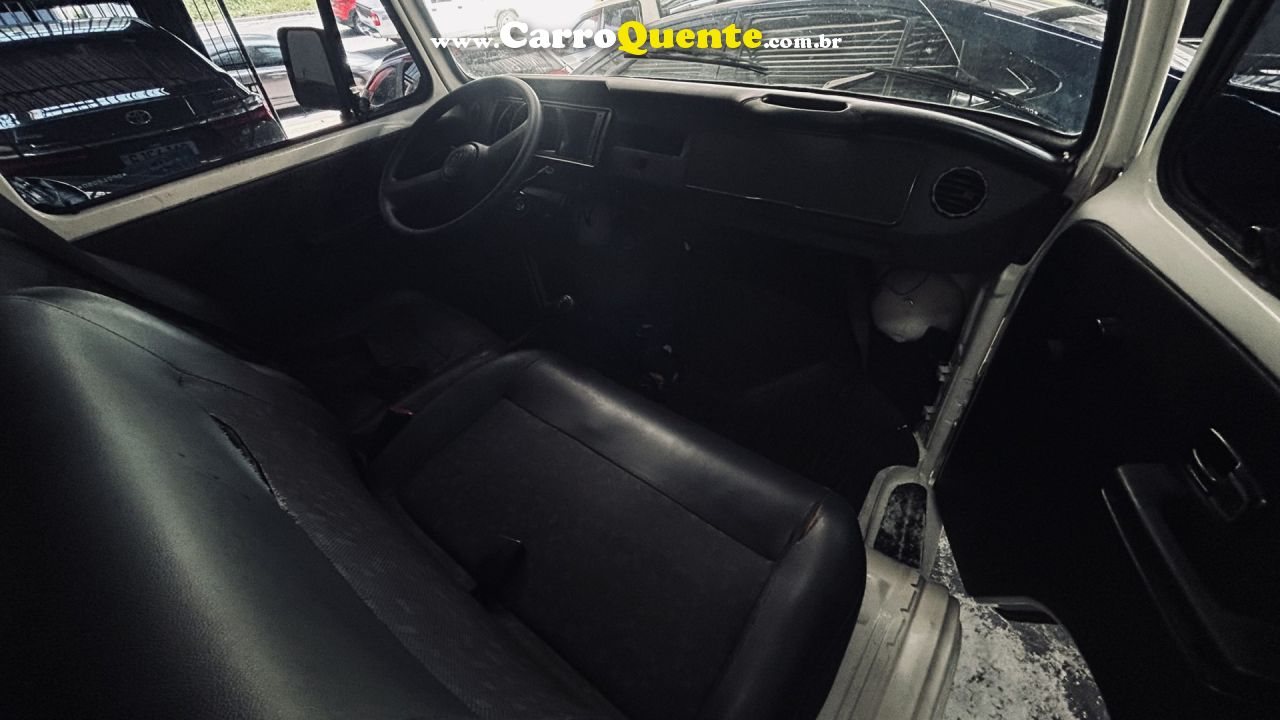 VOLKSWAGEN   KOMBI STANDARD 1.4 MI TOTAL FLEX 8V   BRANCO 2013 1.4 FLEX - Loja