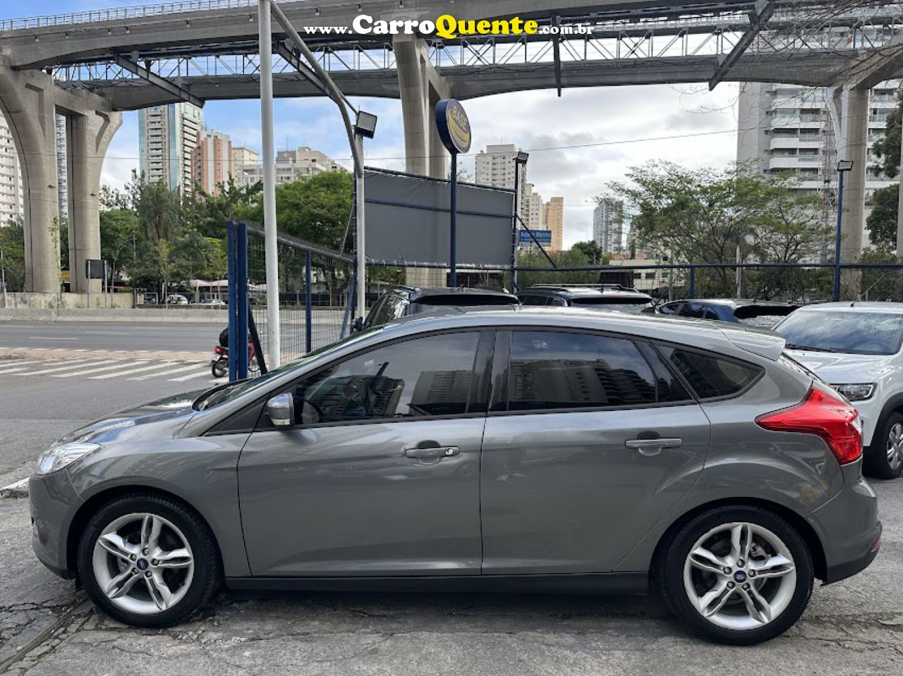 FORD   FOCUS 2.0 16VSESE PLUS FLEX 5P AUT.   CINZA 2015 2.0 FLEX - Loja