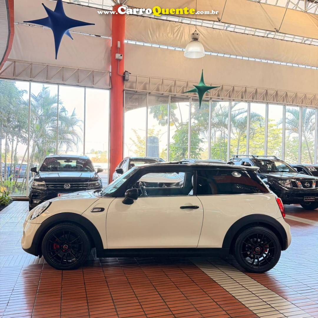 MINI COOPER 2.0 S 16V TURBO 2015 - Loja