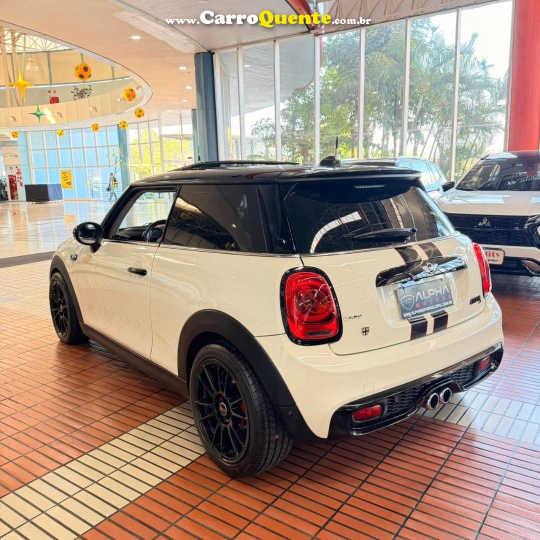 MINI COOPER 2.0 S 16V TURBO 2015 - Loja
