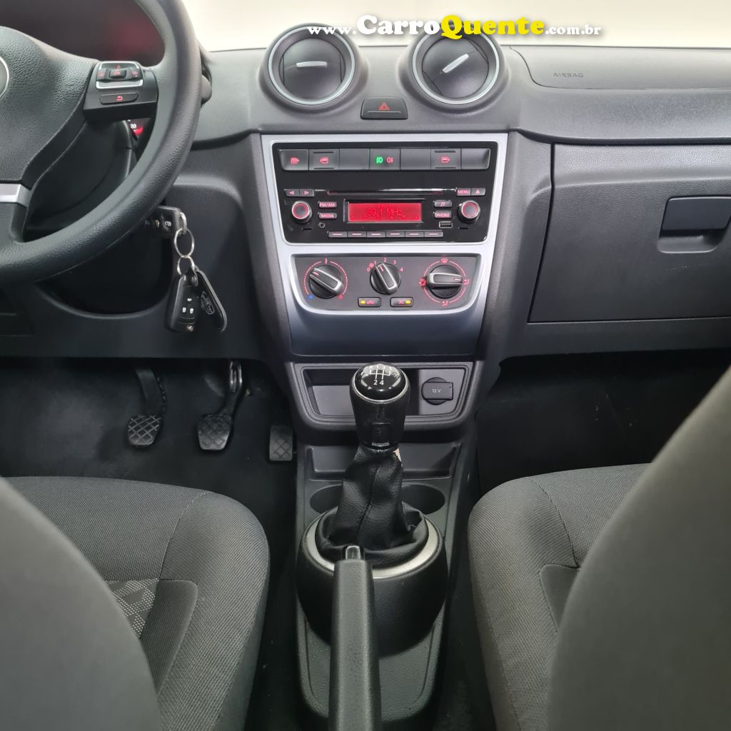 VOLKSWAGEN   VOYAGE COMFORTLINE  1.0 T.FLEX 8V 4P   BRANCO 2015 1.0 FLEX - Loja