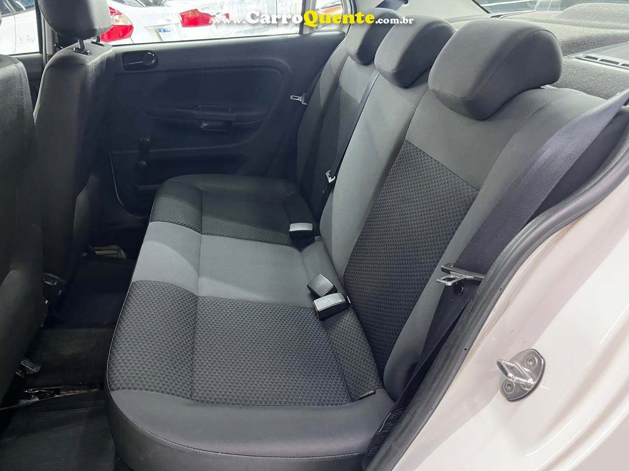 VOLKSWAGEN   VOYAGE MPI   BRANCO 2023 1.0 FLEX - Loja