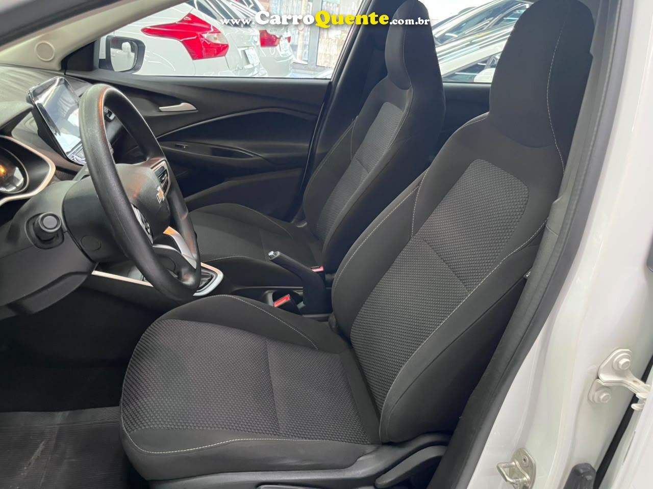 CHEVROLET   ONIX 1.0 MT LT2   BRANCO 2023 1.0 FLEX - Loja