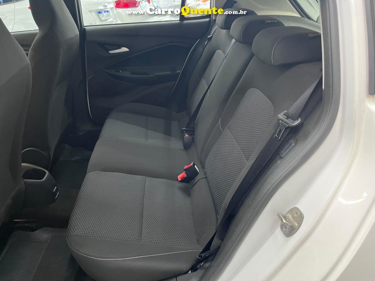 CHEVROLET   ONIX 1.0 MT LT2   BRANCO 2023 1.0 FLEX - Loja