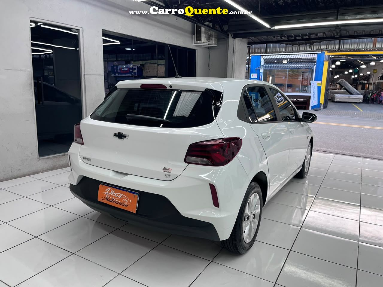 CHEVROLET   ONIX 1.0 MT LT2   BRANCO 2023 1.0 FLEX - Loja