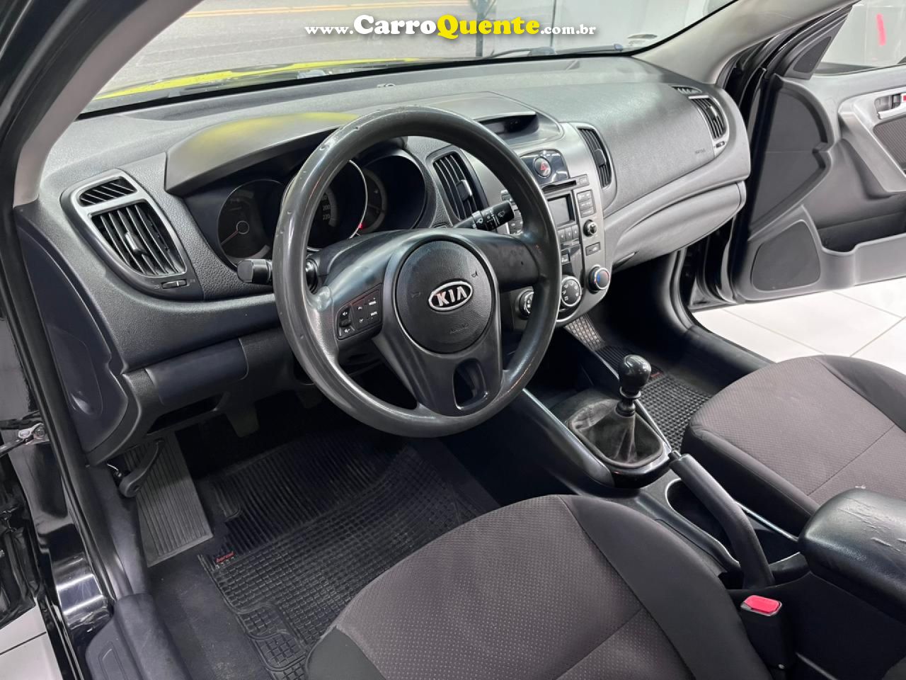 KIA   KIA CERATO EX3    PRETO 2011 1.6 GASOLINA - Loja