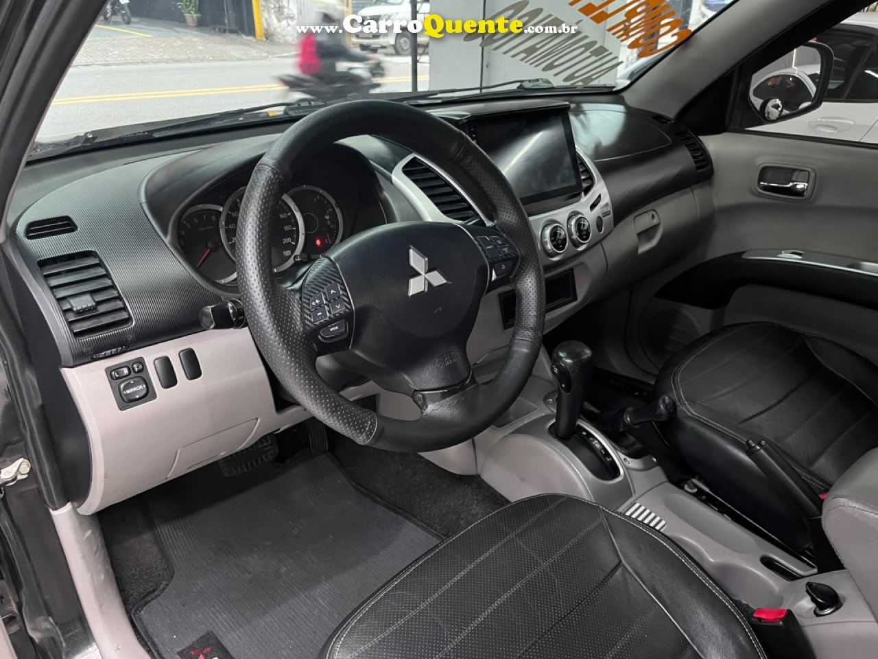 MITSUBISHI   L200 TRITON FLEX   PRETO 2013 3.5 FLEX - Loja