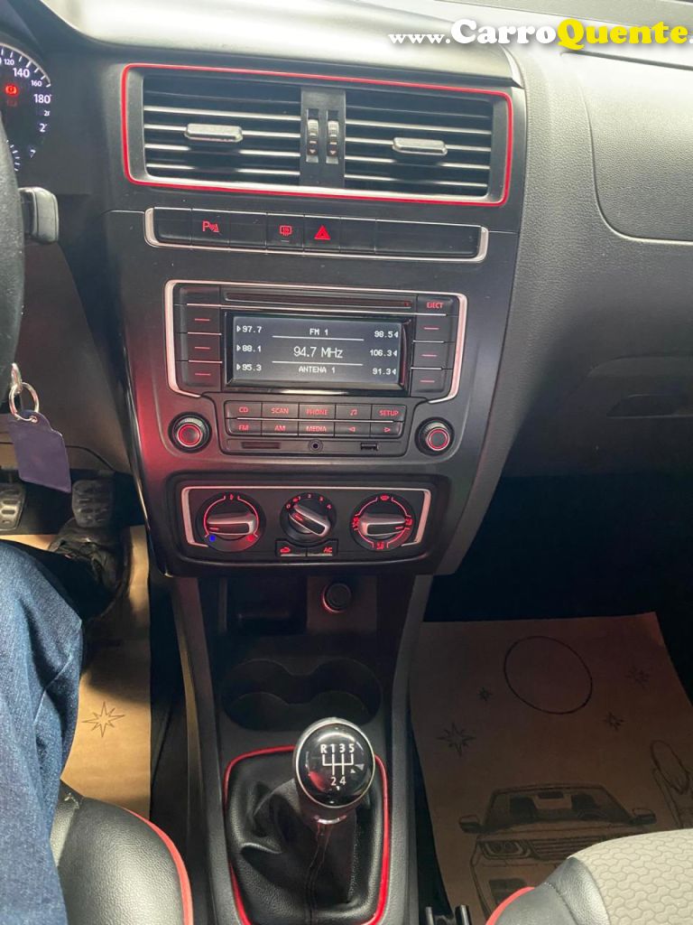 VOLKSWAGEN   FOX ROCK IN RIO 1.6 MI TOTAL FLEX 8V 5P   AZUL 2016 1.6 FLEX - Loja