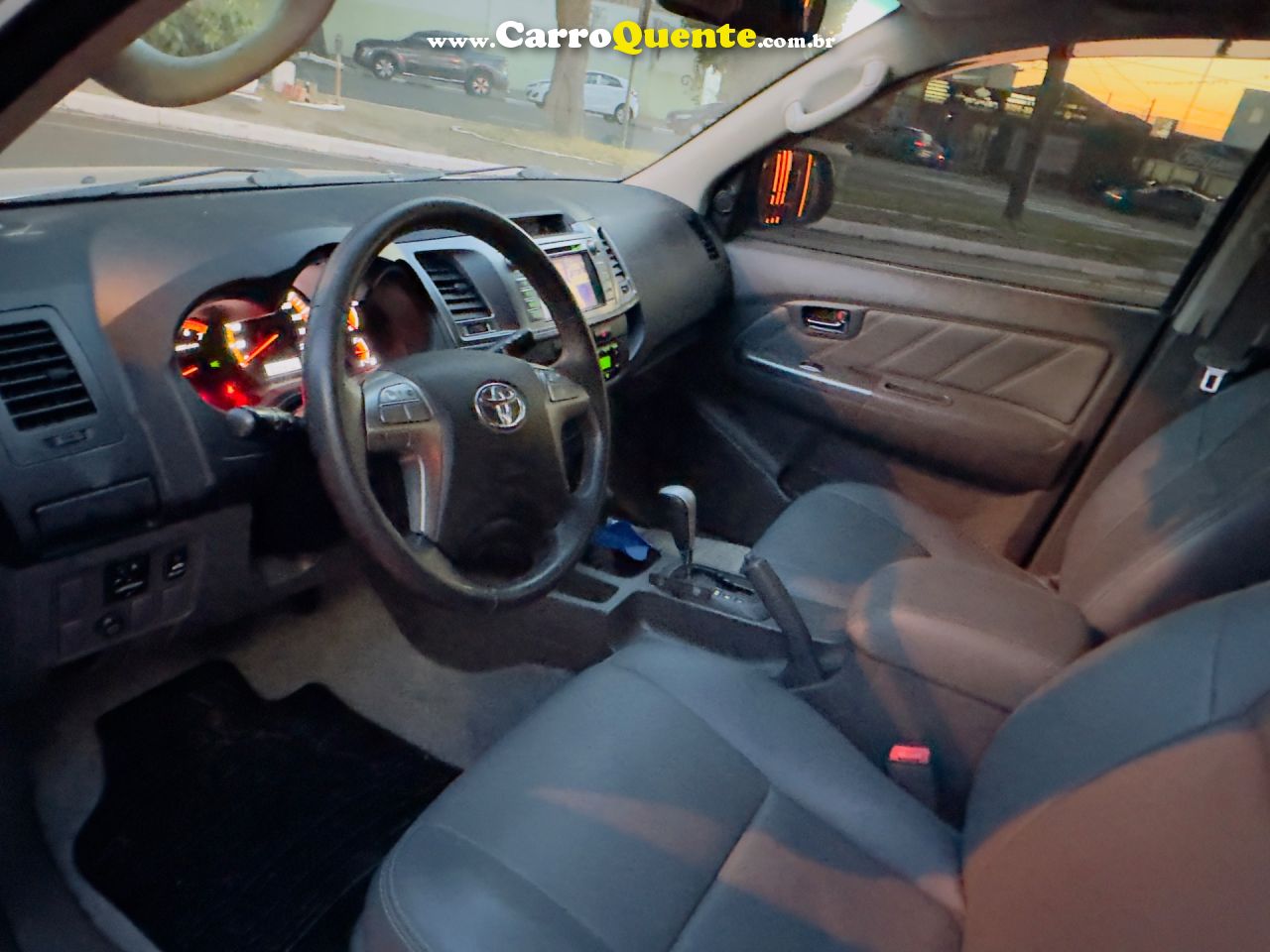 TOYOTA HILUX 2.7 SRV 4X4 CD 16V 2014 - Loja