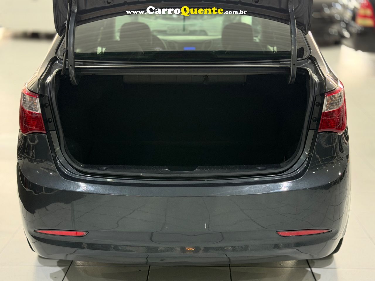 HYUNDAI HB20S 1.6 COMFORT PLUS 16V 2015 - Loja