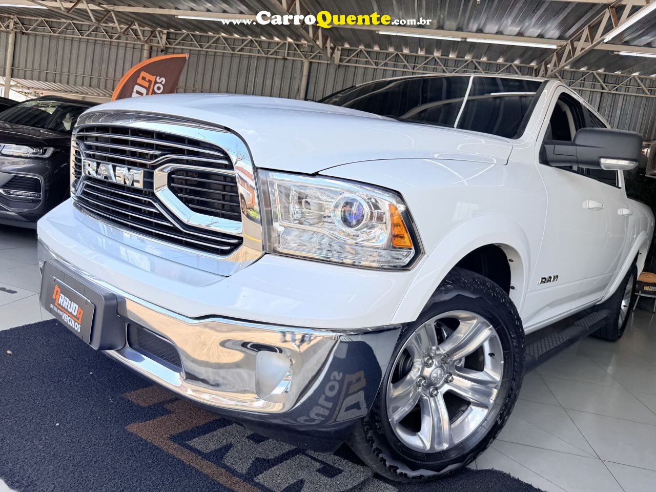 RAM   CLASSIC LARAMIE 5.7 CD V8 4X4 AUT.   BRANCO 2023 5.7 GASOLINA - Loja