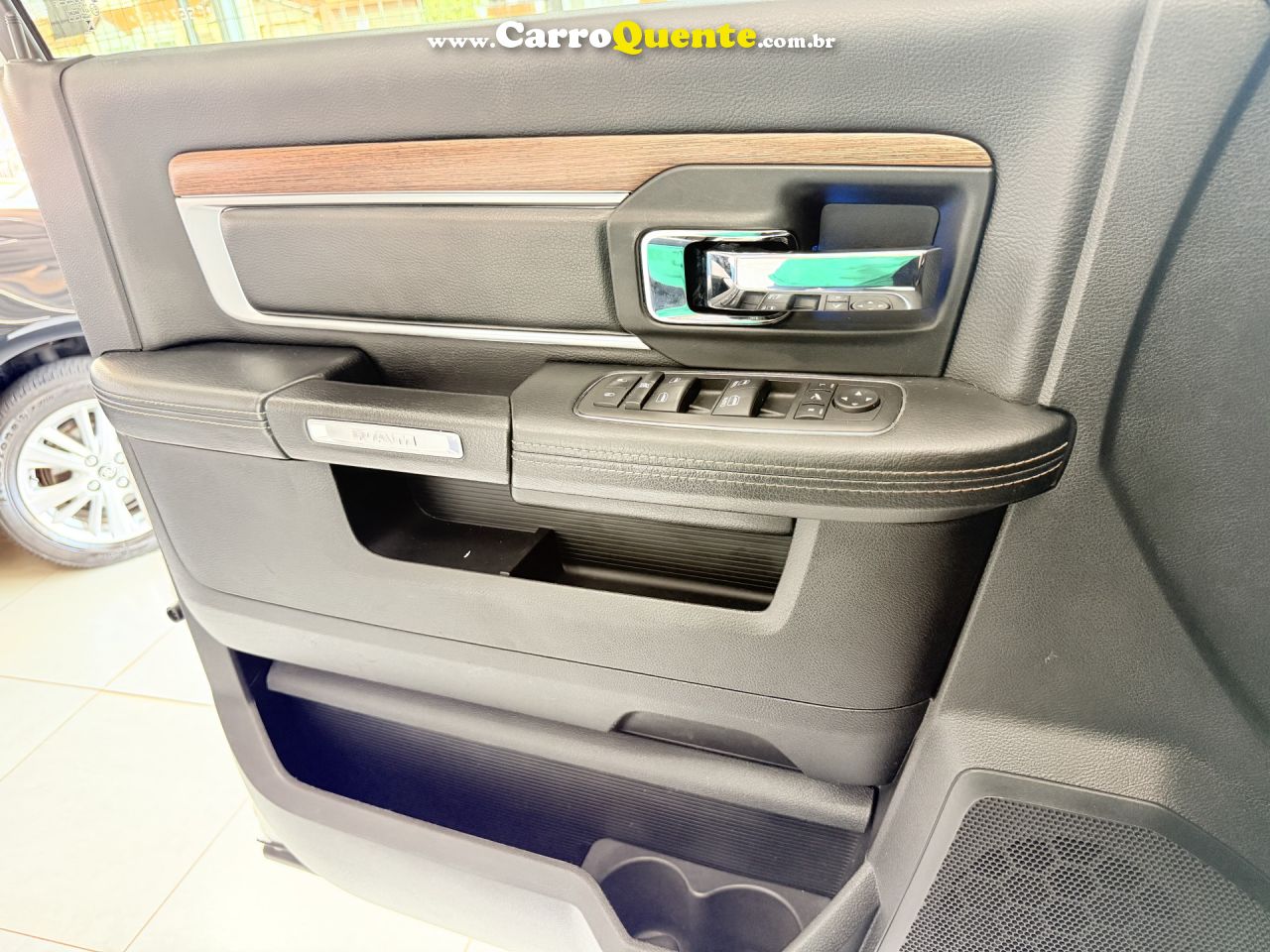 RAM   CLASSIC LARAMIE 5.7 CD V8 4X4 AUT.   BRANCO 2023 5.7 GASOLINA - Loja