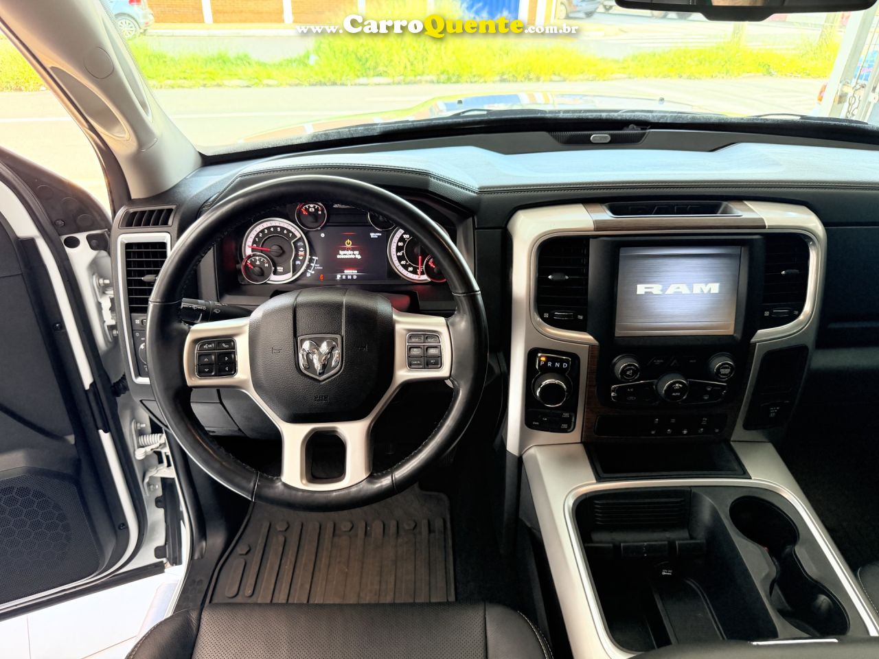 RAM   CLASSIC LARAMIE 5.7 CD V8 4X4 AUT.   BRANCO 2023 5.7 GASOLINA - Loja