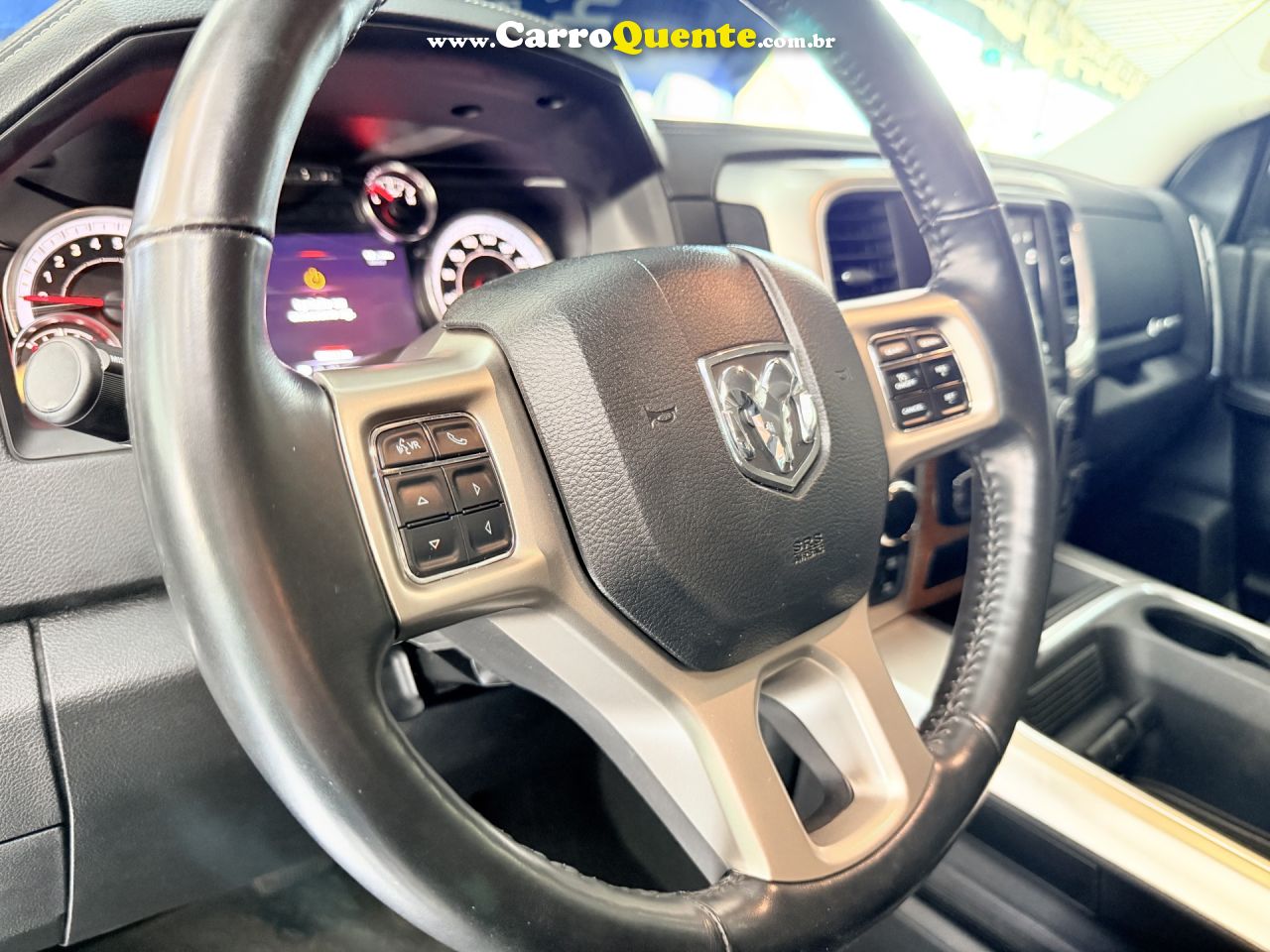 RAM   CLASSIC LARAMIE 5.7 CD V8 4X4 AUT.   BRANCO 2023 5.7 GASOLINA - Loja