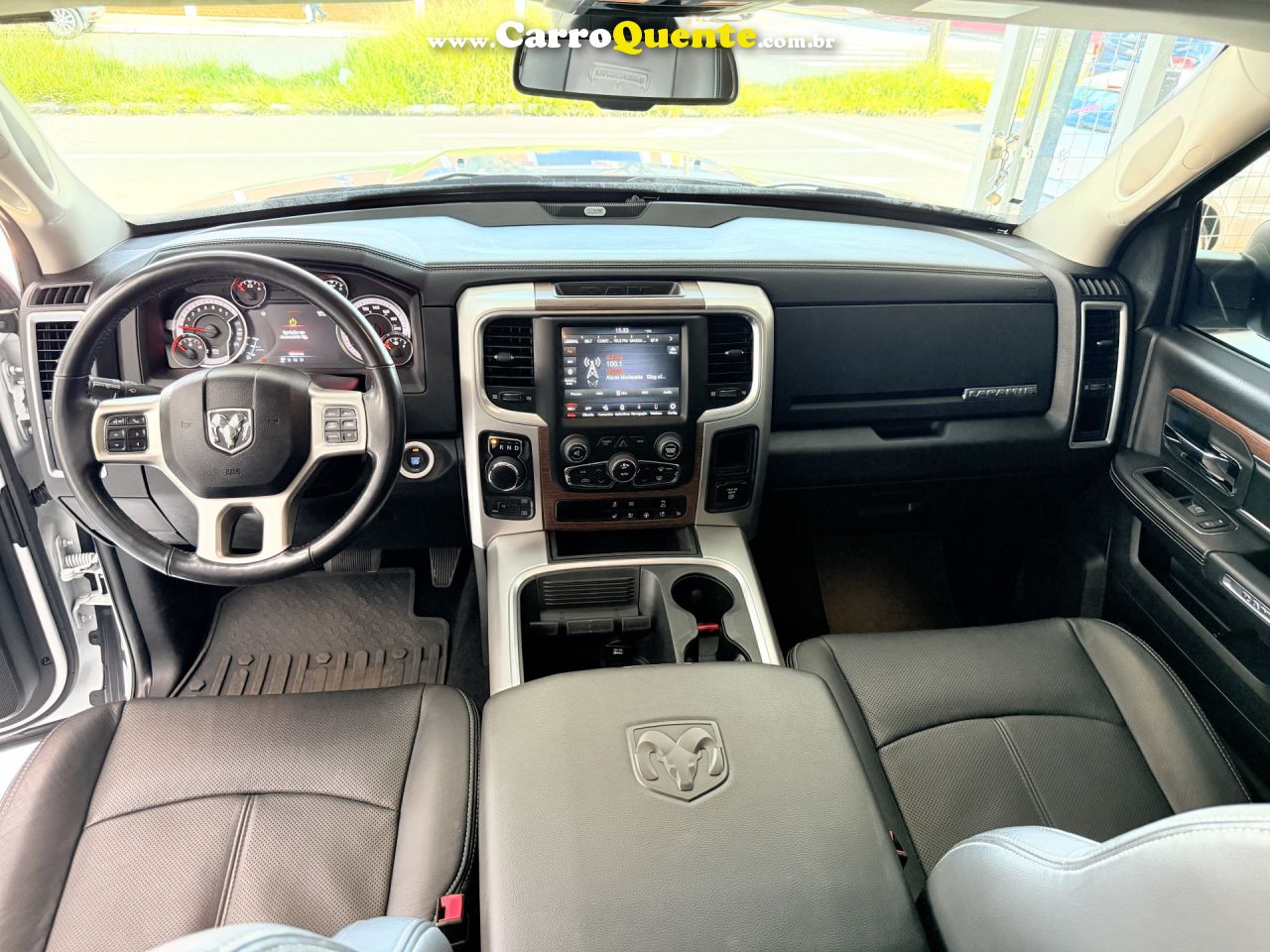 RAM   CLASSIC LARAMIE 5.7 CD V8 4X4 AUT.   BRANCO 2023 5.7 GASOLINA - Loja