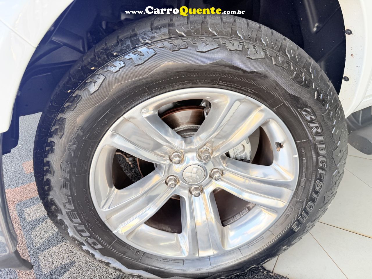 RAM   CLASSIC LARAMIE 5.7 CD V8 4X4 AUT.   BRANCO 2023 5.7 GASOLINA - Loja