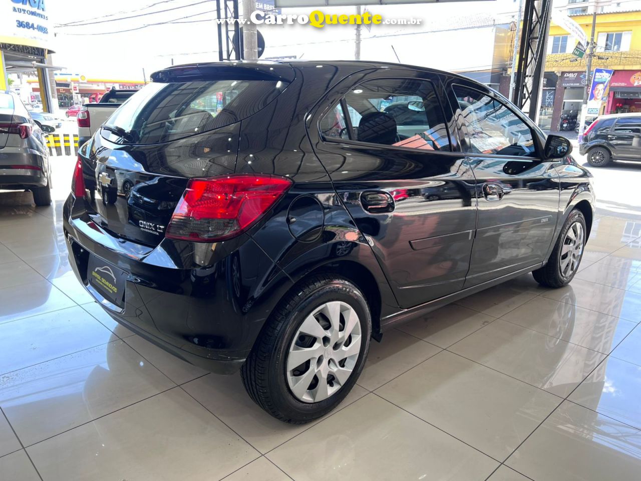 CHEVROLET   ONIX HATCH LT 1.4 8V FLEXPOWER 5P MEC.   PRETO 2015 1.4 FLEX - Loja