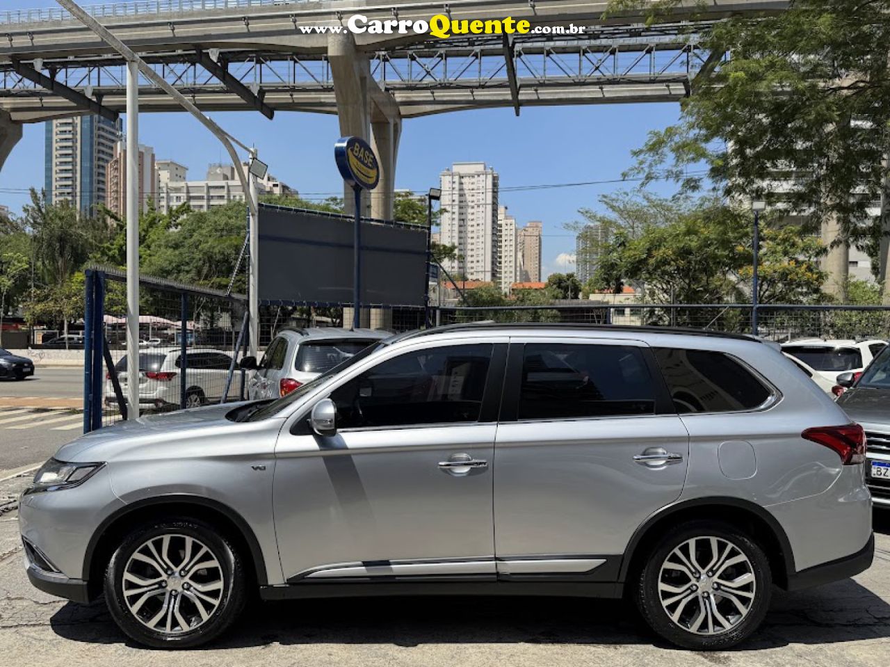 MITSUBISHI   OUTLANDER 3.0 GT 3.0 V6 AUT.   PRATA 2016 3.0 GASOLINA - Loja