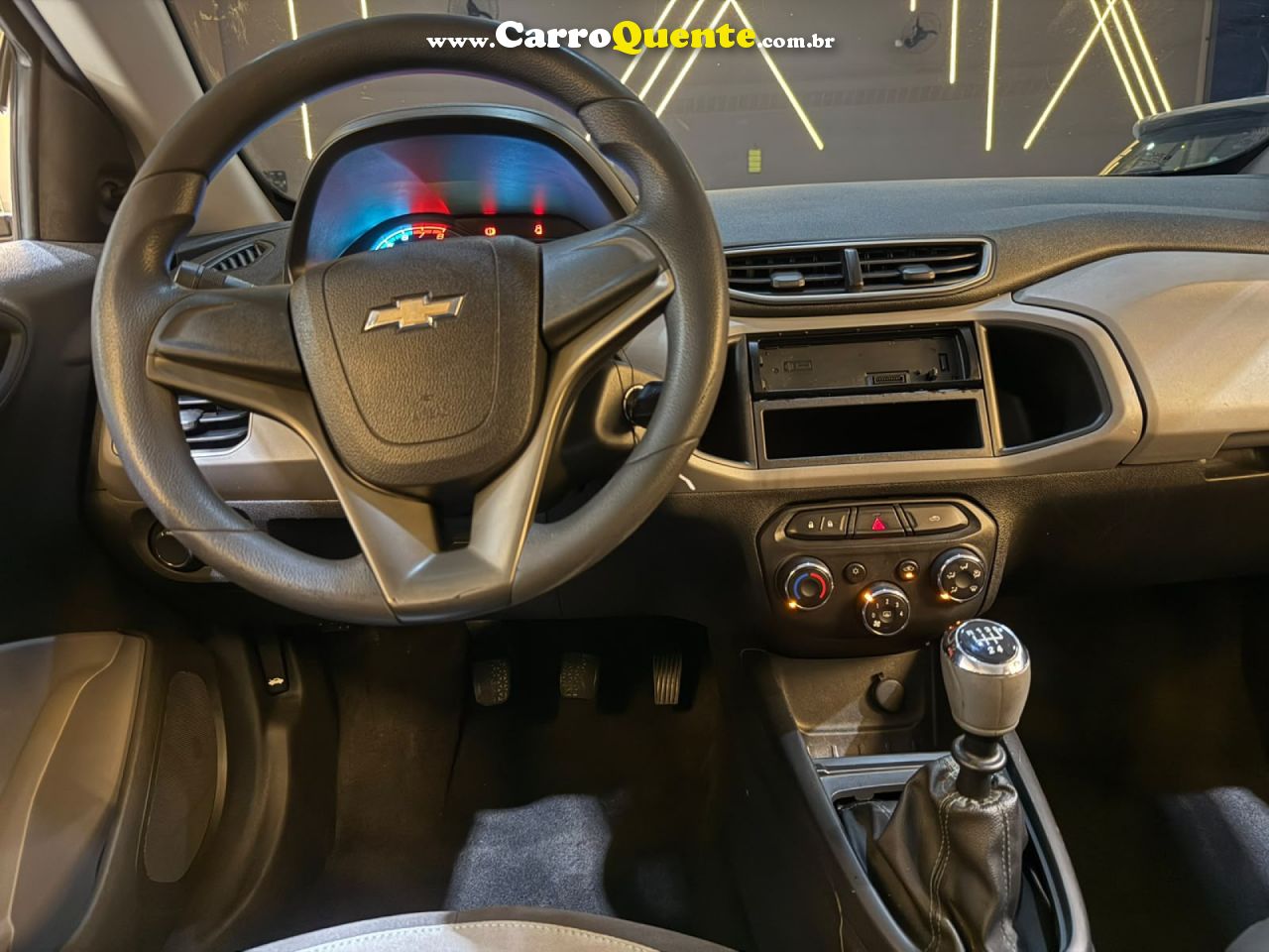CHEVROLET   ONIX HATCH LT 1.0 8V FLEXPOWER 5P MEC.   PRETO 2016 1.0 FLEX - Loja