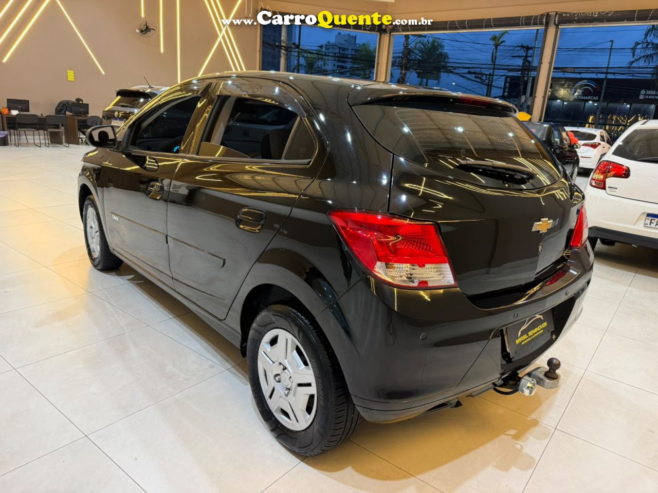 CHEVROLET   ONIX HATCH LT 1.0 8V FLEXPOWER 5P MEC.   PRETO 2016 1.0 FLEX - Loja