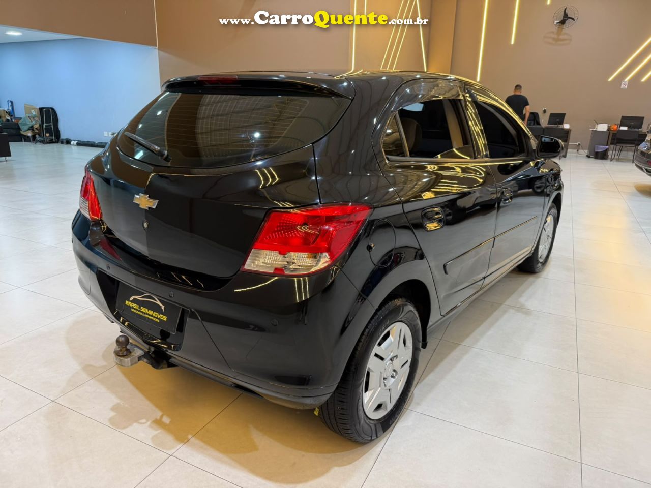 CHEVROLET   ONIX HATCH LT 1.0 8V FLEXPOWER 5P MEC.   PRETO 2016 1.0 FLEX - Loja