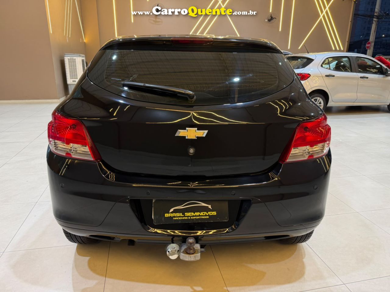 CHEVROLET   ONIX HATCH LT 1.0 8V FLEXPOWER 5P MEC.   PRETO 2016 1.0 FLEX - Loja