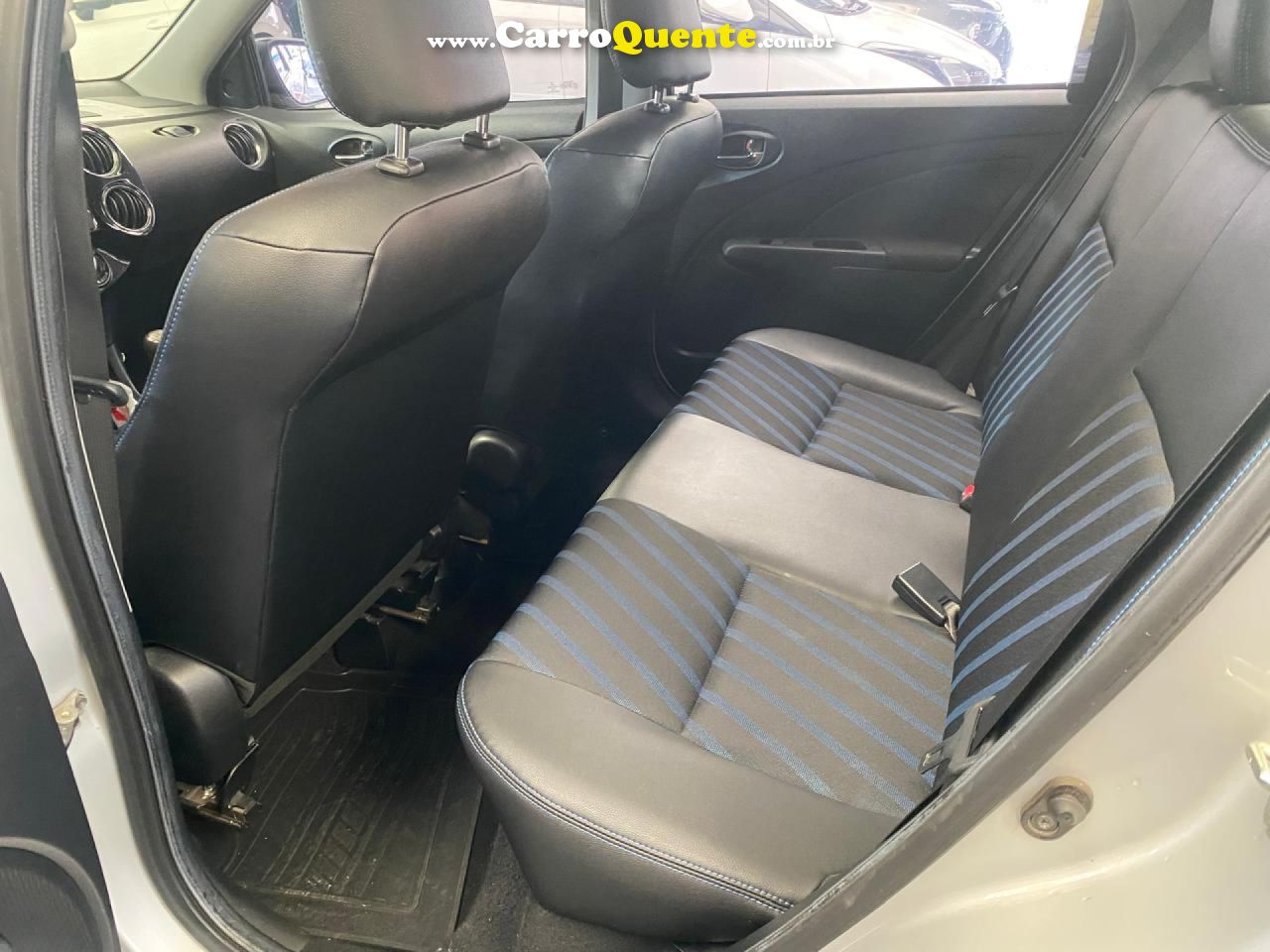 TOYOTA   ETIOS XS 1.5 FLEX 16V 5P MEC.   PRATA 2015 1.5 FLEX - Loja