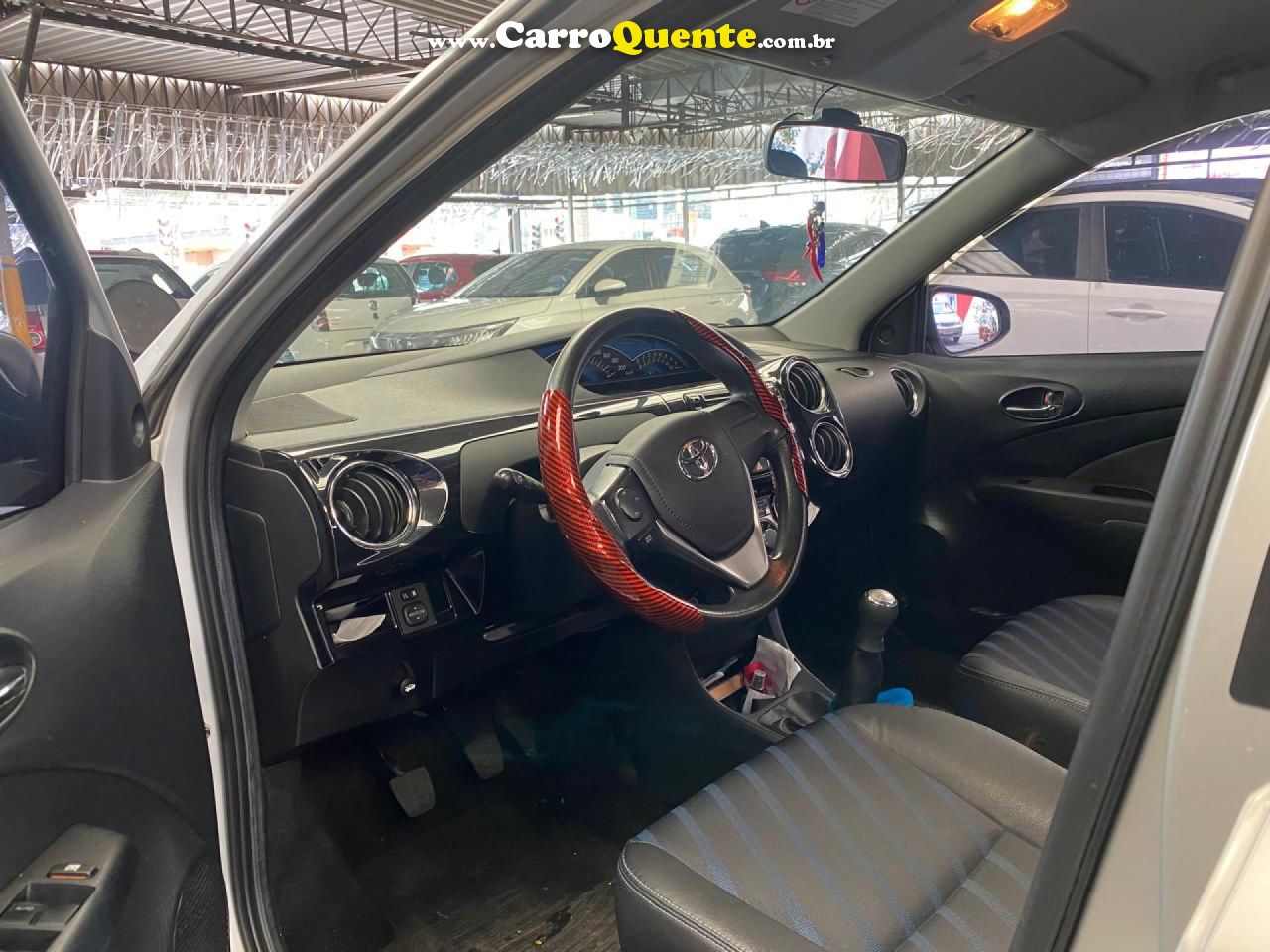 TOYOTA   ETIOS XS 1.5 FLEX 16V 5P MEC.   PRATA 2015 1.5 FLEX - Loja