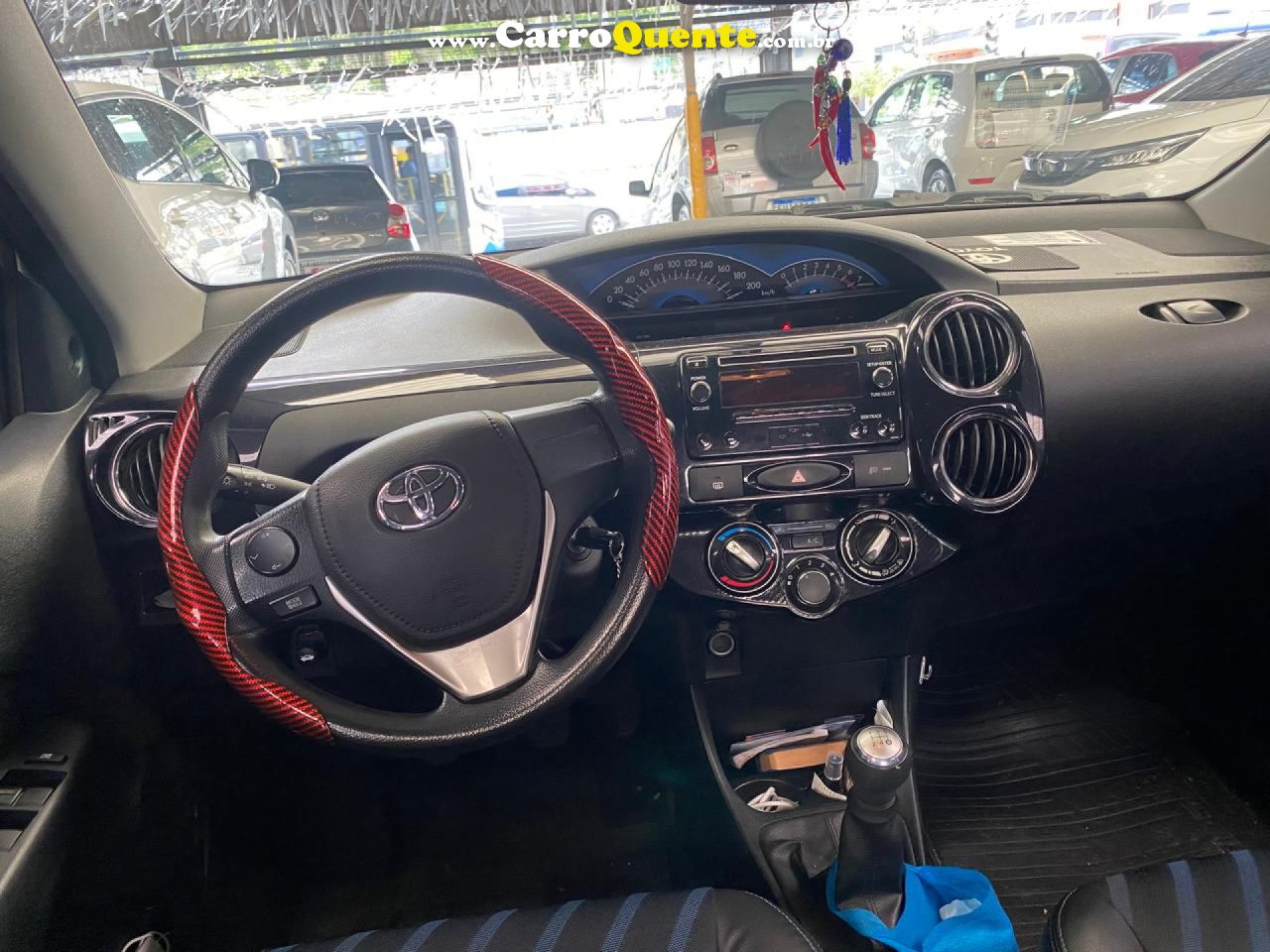 TOYOTA   ETIOS XS 1.5 FLEX 16V 5P MEC.   PRATA 2015 1.5 FLEX - Loja