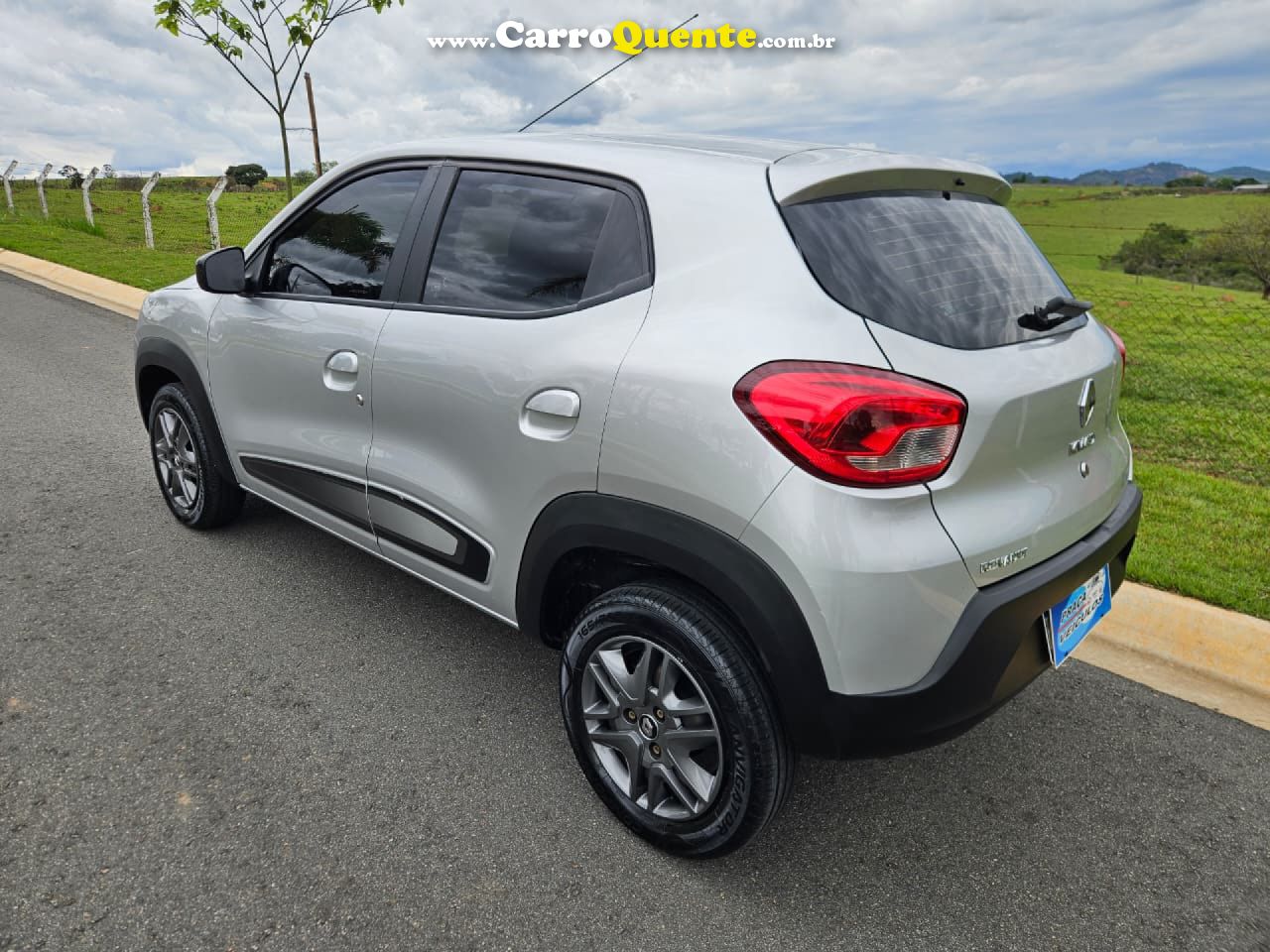 RENAULT   KWID INTENSE 1.0 FLEX 12V 5P MEC.   PRATA 2021 1.0 FLEX - Loja