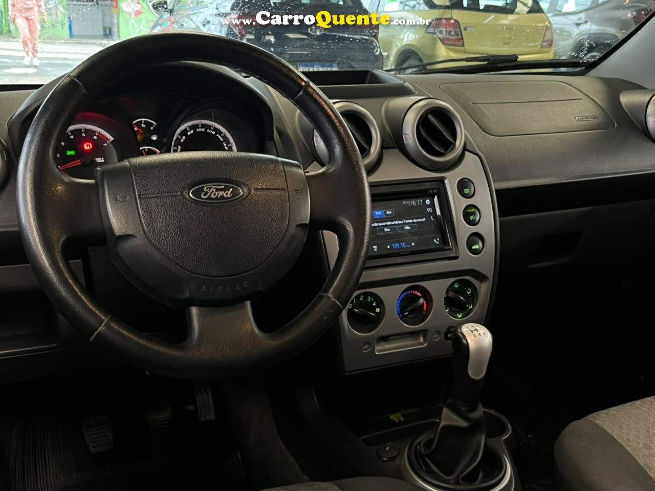 FORD   FIESTA 1.0 8V FLEXCLASS 1.0 8V FLEX 5P   PRATA 2014 1.0 FLEX - Loja