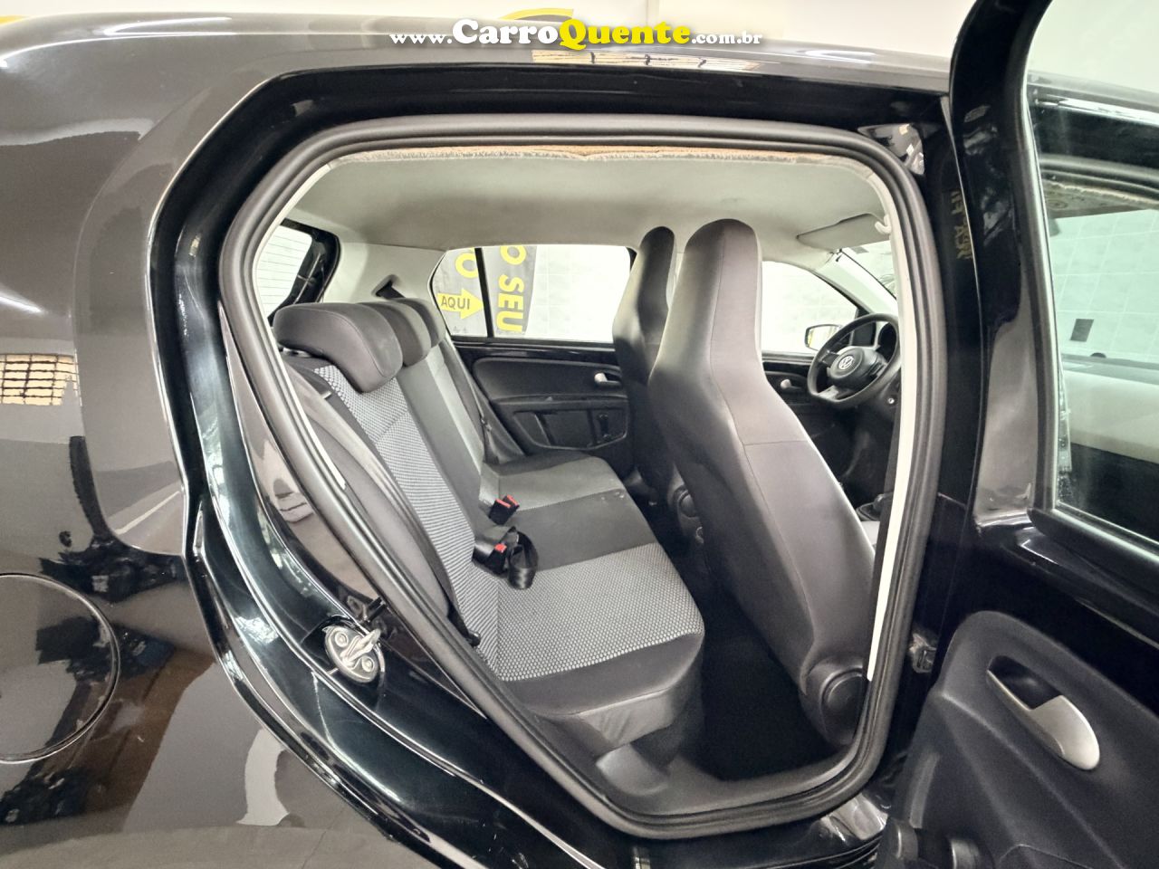 VOLKSWAGEN   UP! MOVE 1.0 TOTAL FLEX 12V 5P   PRETO 2015 1.0 FLEX - Loja