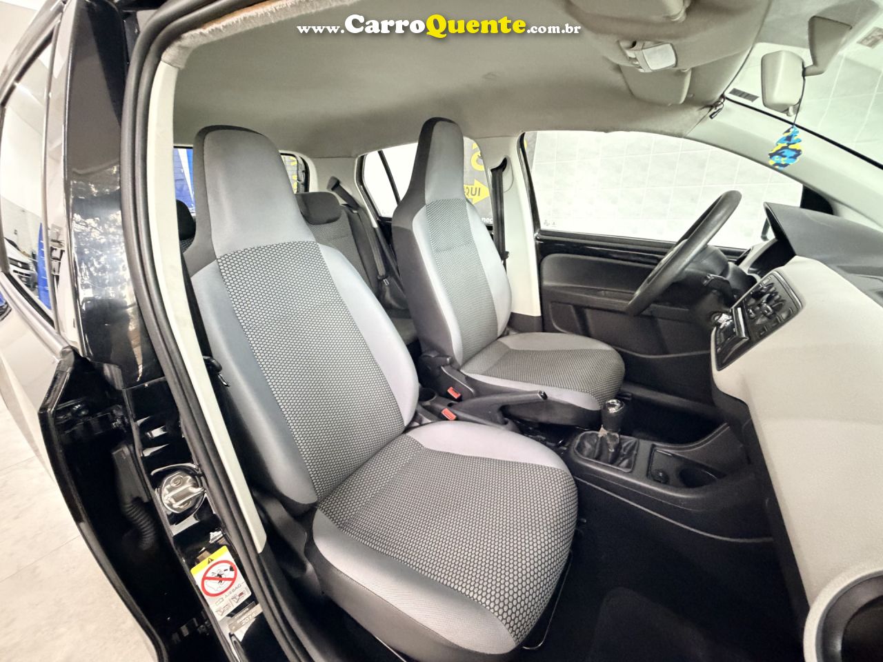 VOLKSWAGEN   UP! MOVE 1.0 TOTAL FLEX 12V 5P   PRETO 2015 1.0 FLEX - Loja